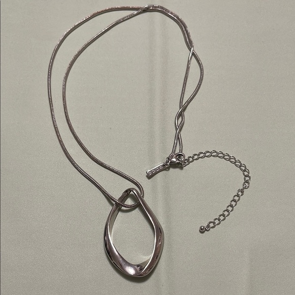 White House Black Market Jewelry - 3/$18 Elegant WHBM Necklace
